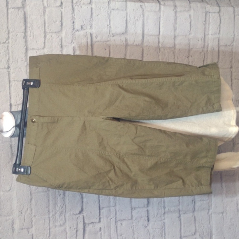 Ruby Red Petite capris olive green size 12p